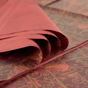 feuille-papier-de-soie-imprime-precious-metal-burgandy-swirls-01