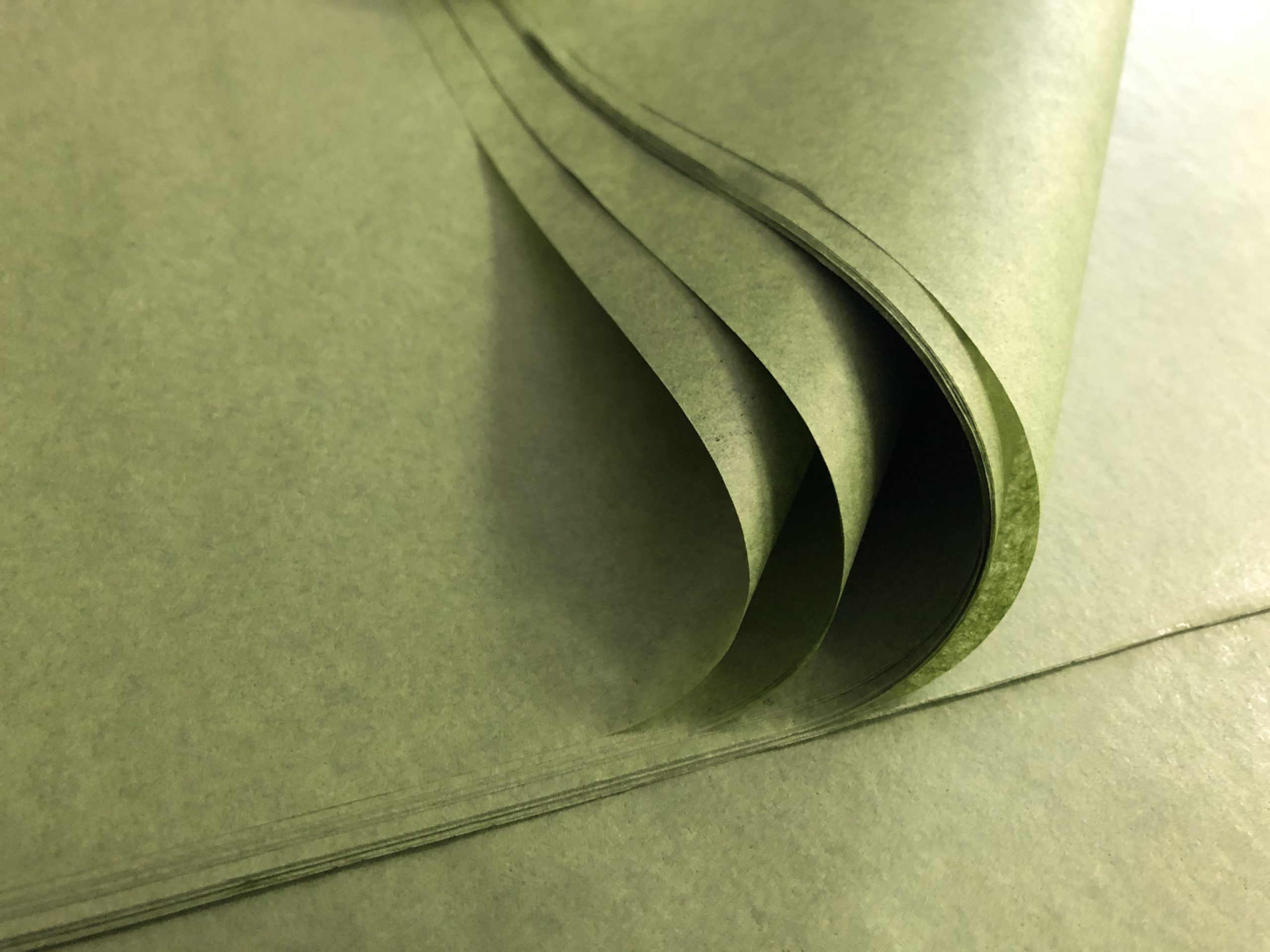 Papier de soie noir en feuilles